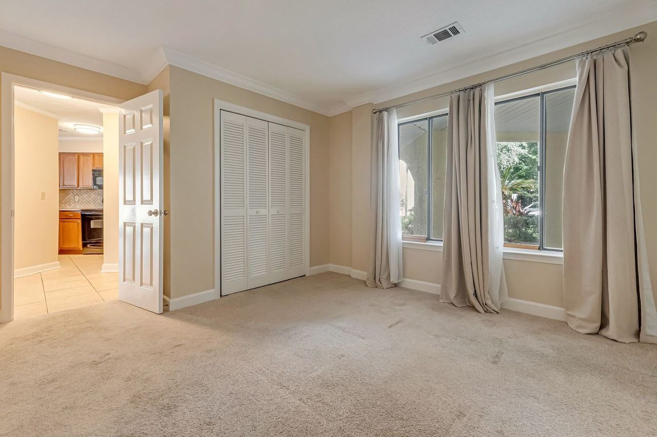 303 Westlake Ct - Photo 4 of 39