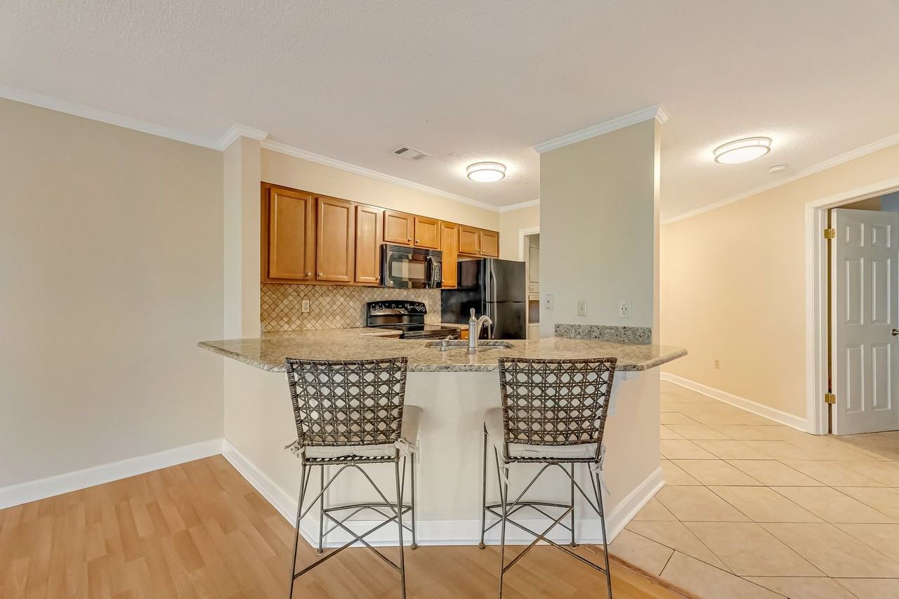 303 Westlake Ct - Photo 6 of 39