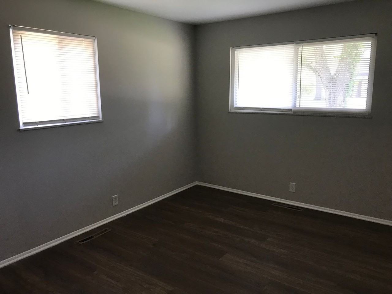 8055 Stafford Ct - Photo 7 of 13