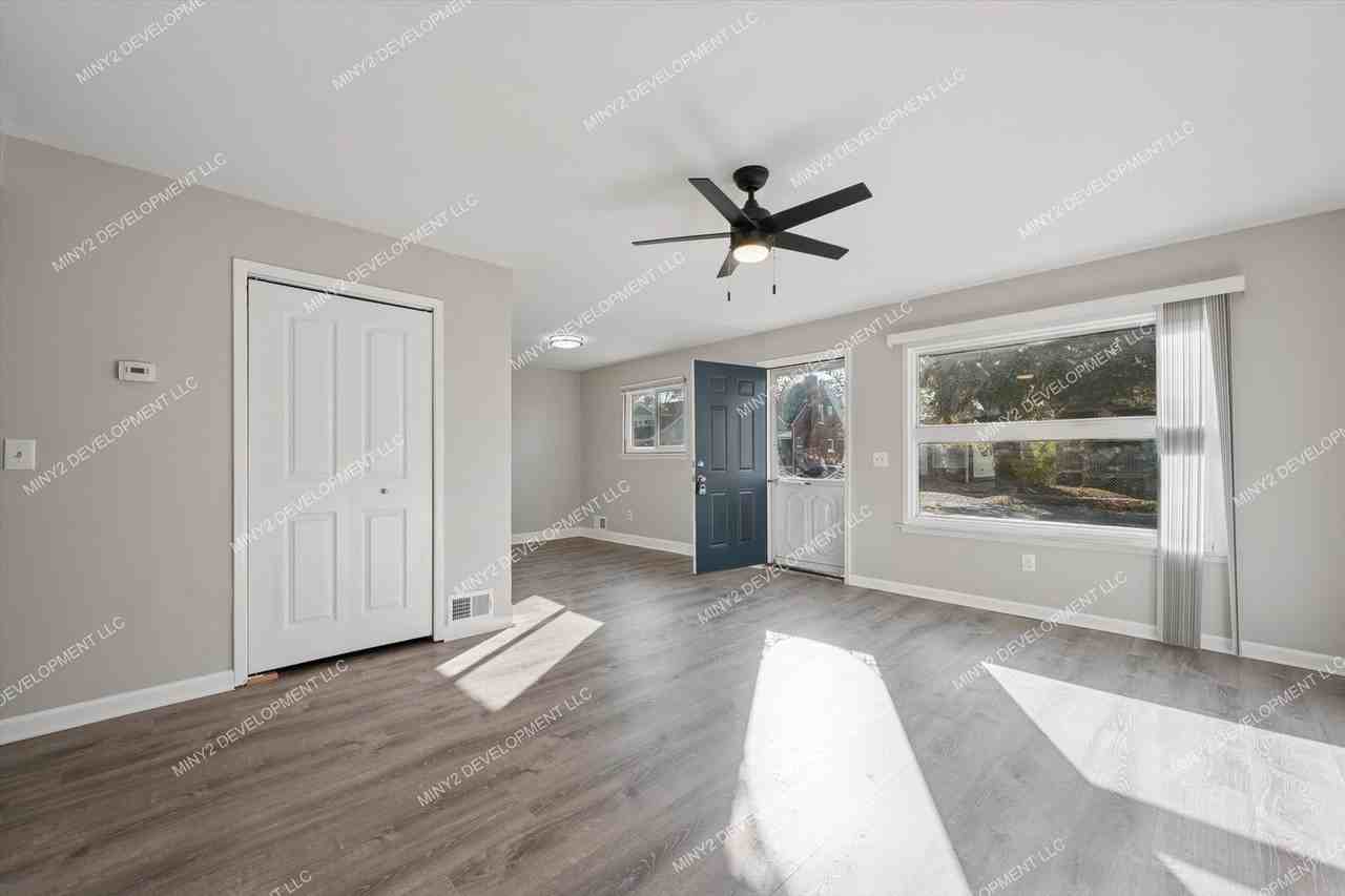 8033 Studebaker Avenue - Photo 5 of 33