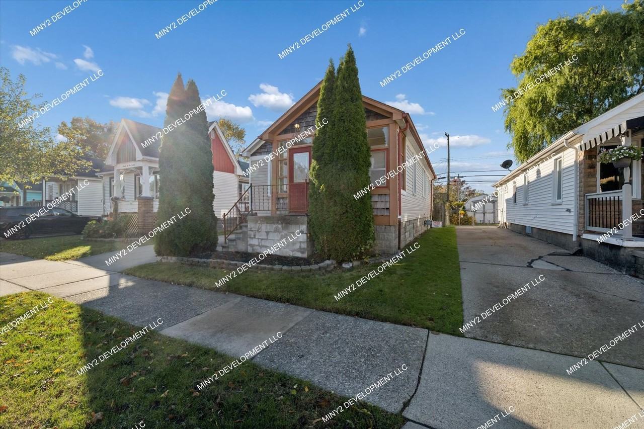 22618 Maxine St - Photo 2 of 37