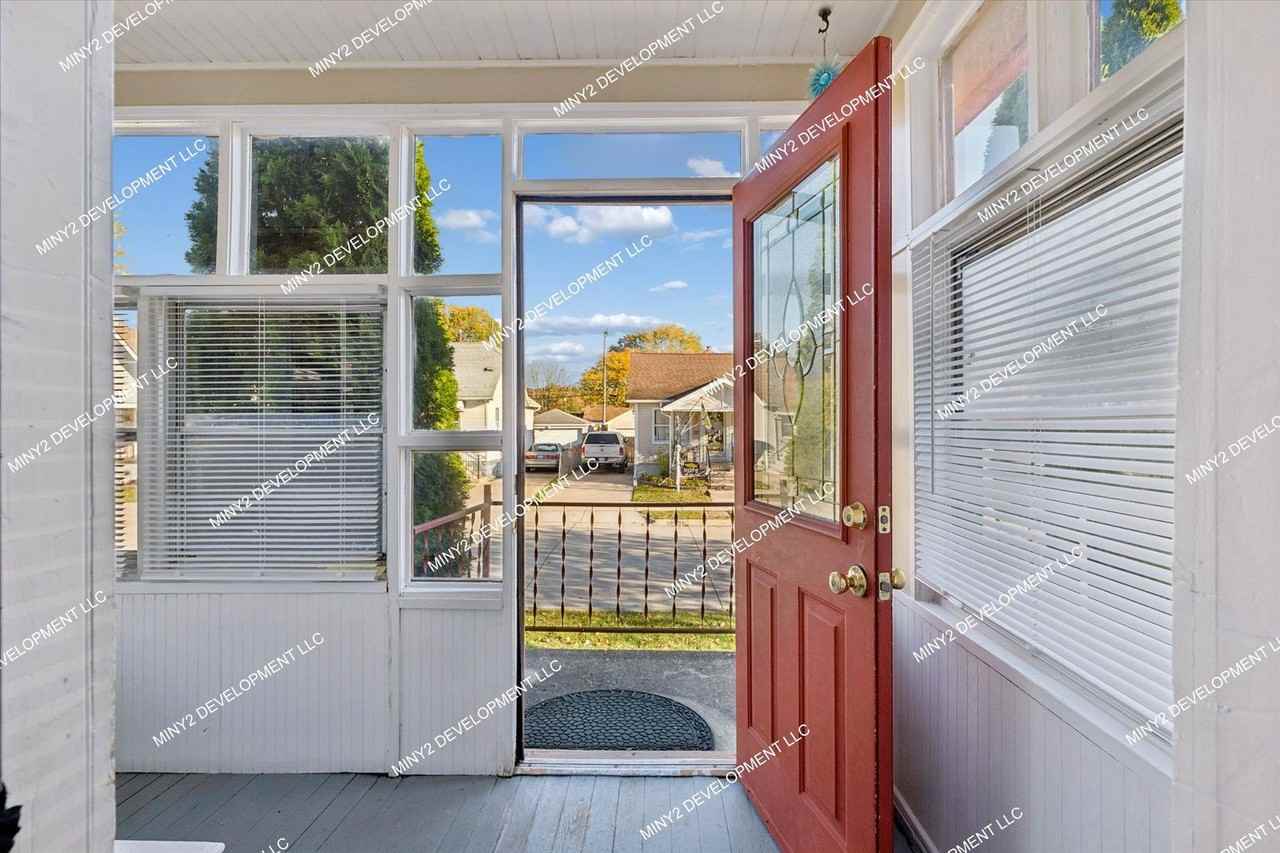 22618 Maxine St - Photo 5 of 37