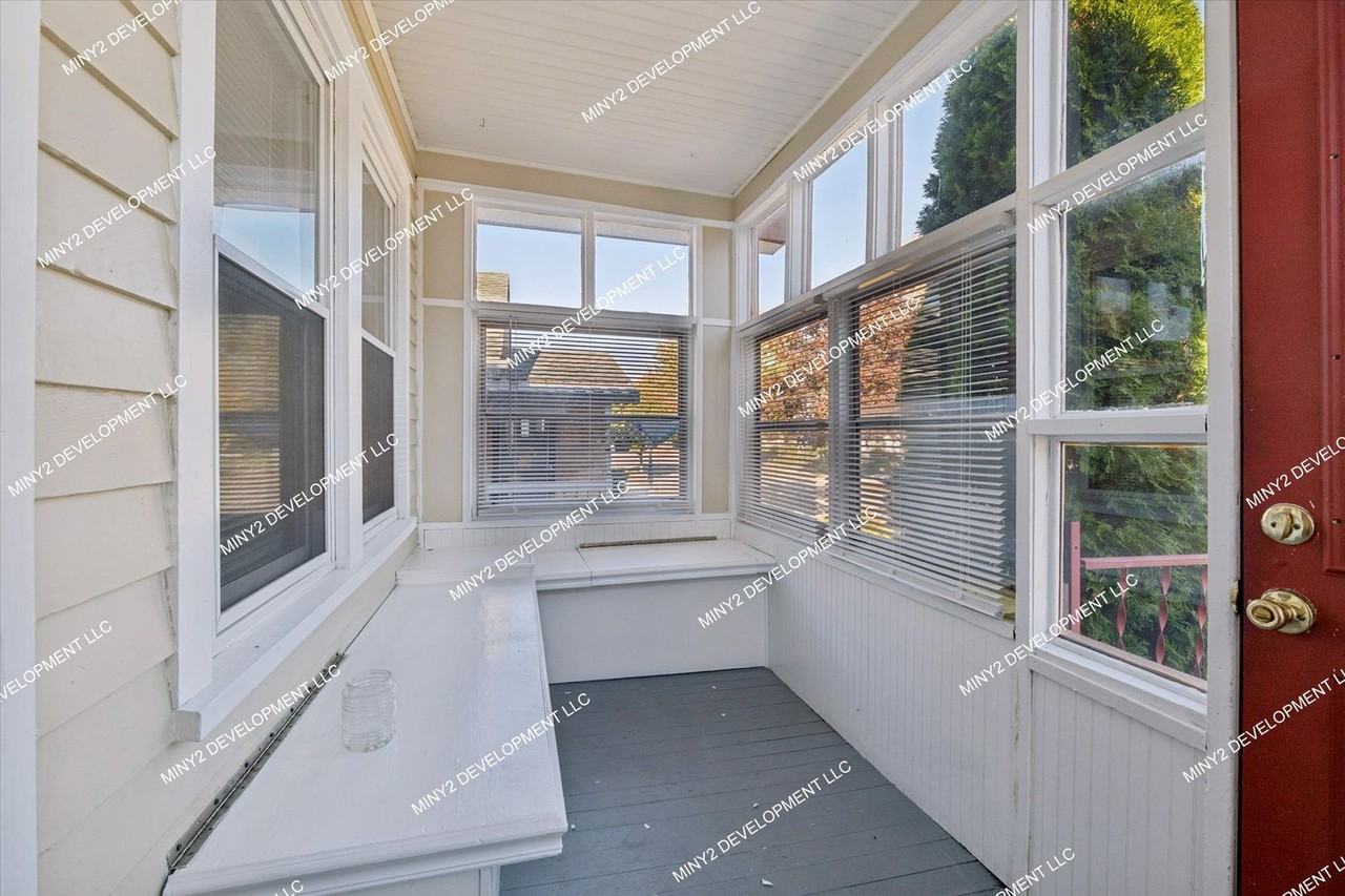 22618 Maxine St - Photo 6 of 37