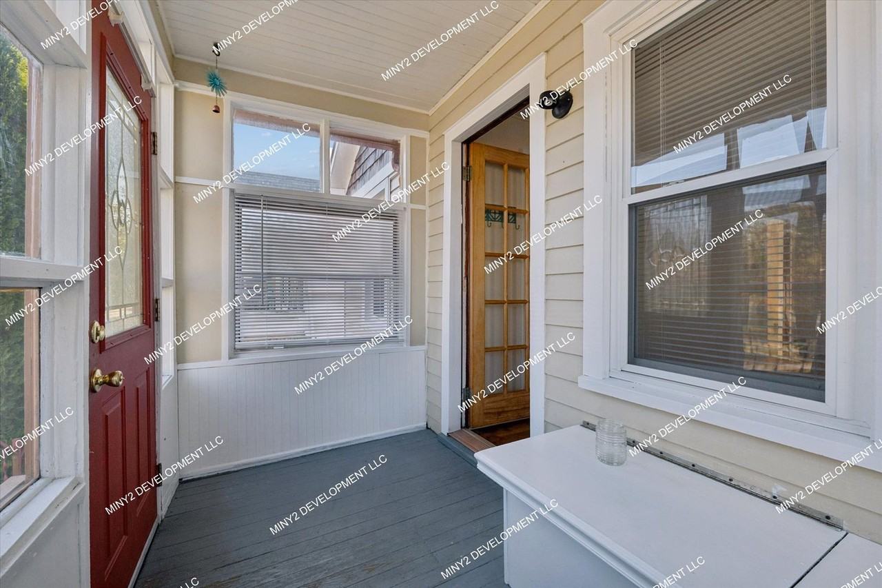 22618 Maxine St - Photo 7 of 37