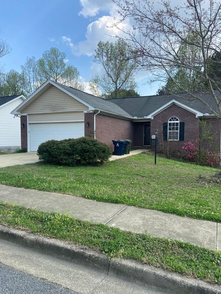 940 Sandstone Ln - Photo 2 of 10