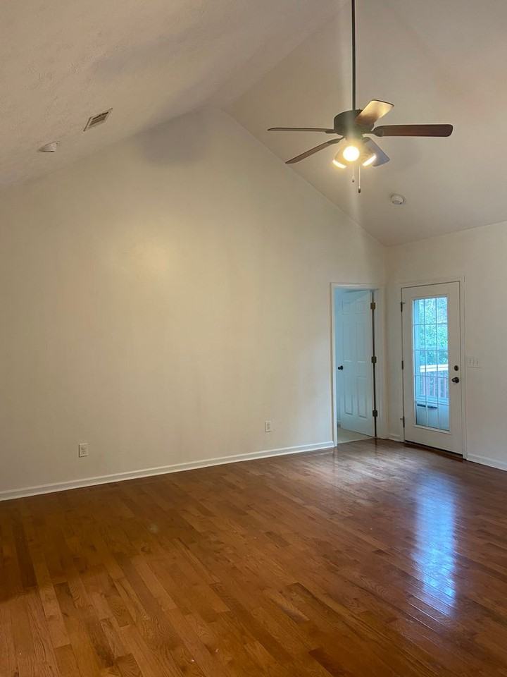 940 Sandstone Ln - Photo 4 of 10