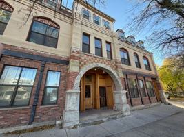 featured image of 517 E Broadway St