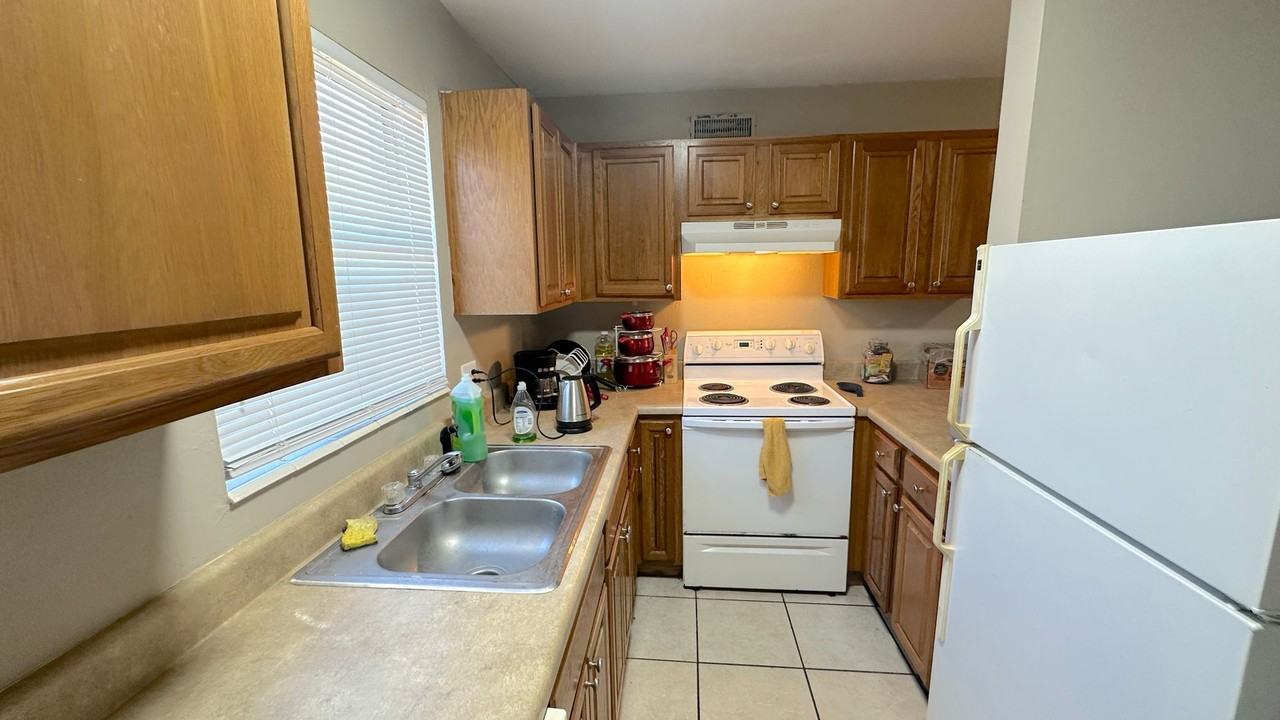 448 Belmont Rd - Photo 6 of 17