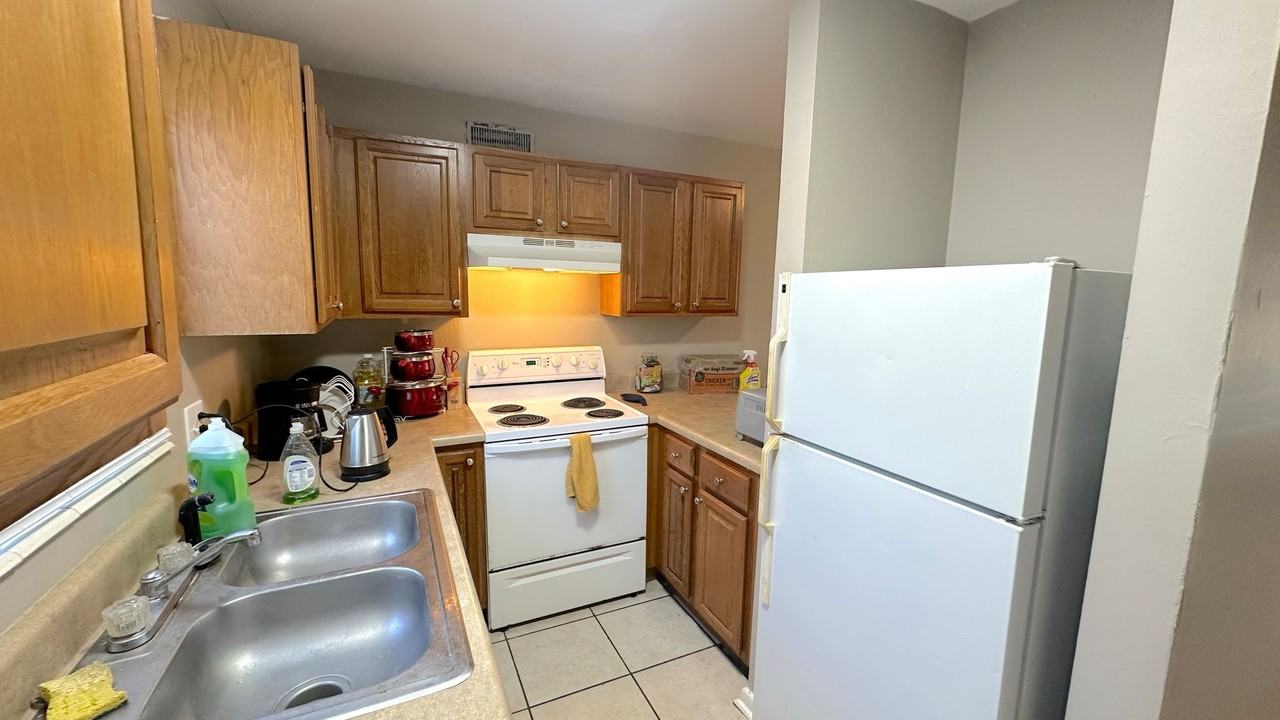 448 Belmont Rd - Photo 7 of 17
