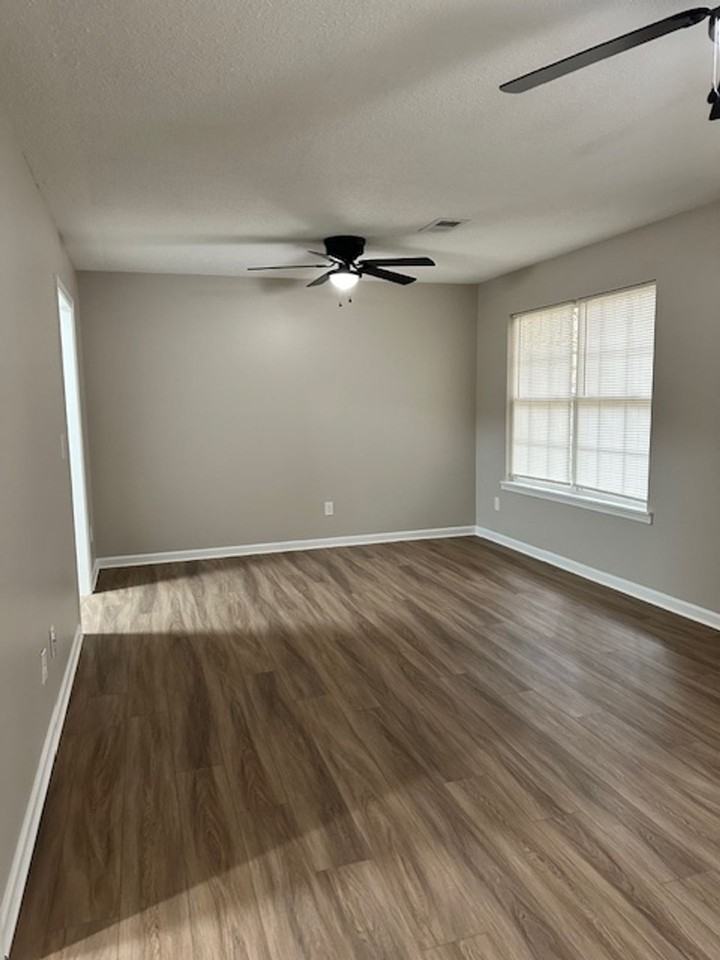 1-level living in the Heart of Johnson City - Photo 7 of 9