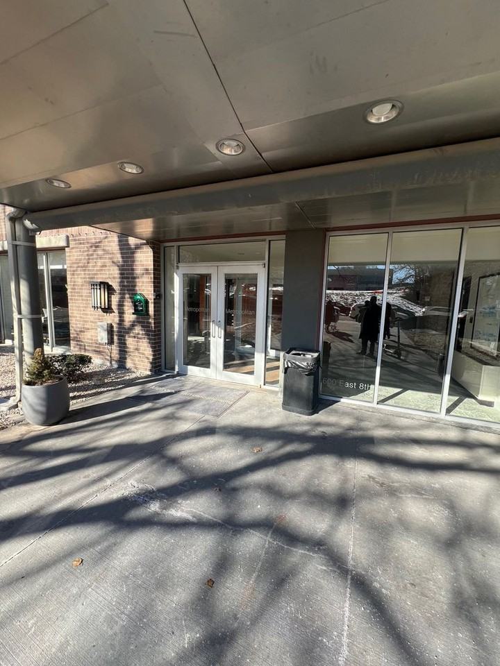 600 E 8th St - Photo 2 of 37