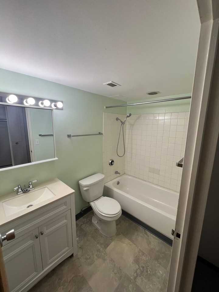 600 E 8th St - Photo 7 of 38