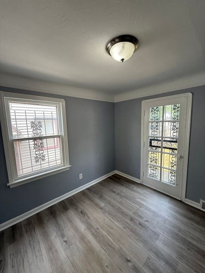 10317 Avon Avenue - Photo 4 of 11