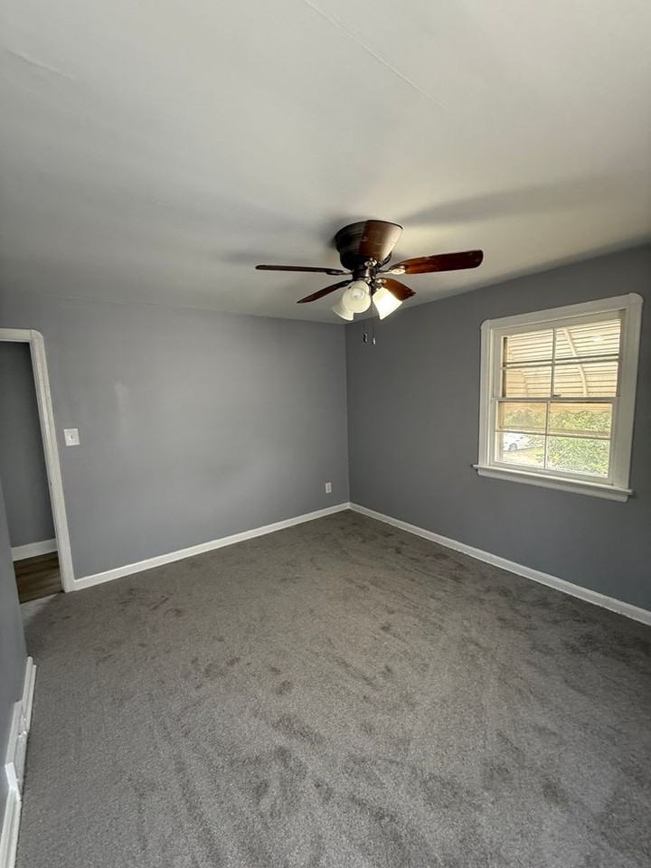 10317 Avon Avenue - Photo 6 of 11