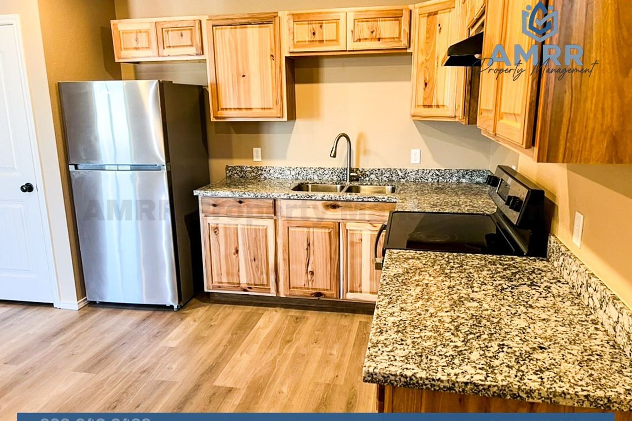 1301 E 16th St - Photo 5 of 22