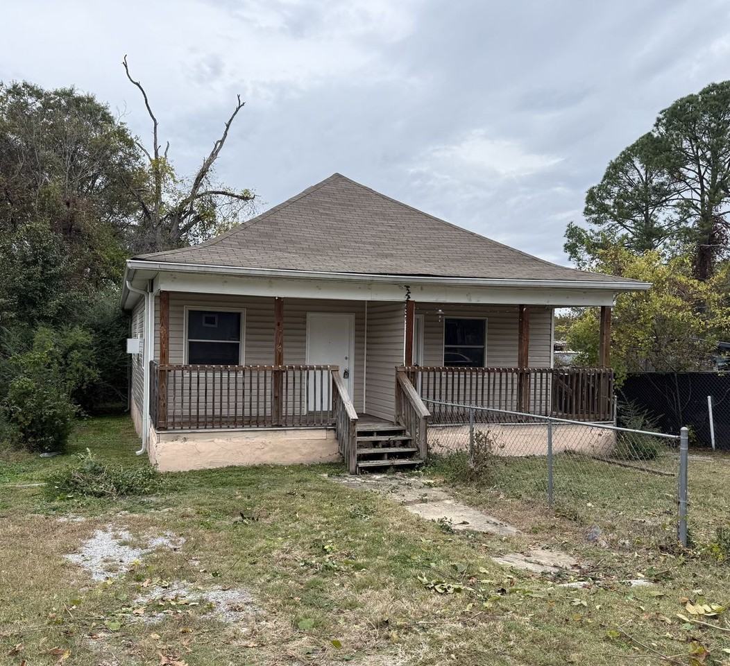 3113 Curtis St - Photo 2 of 16