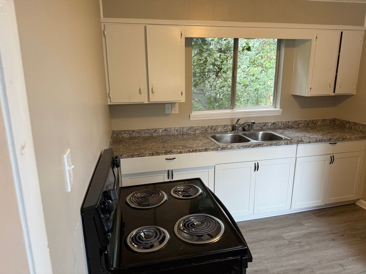 3113 Curtis St - Photo 5 of 16