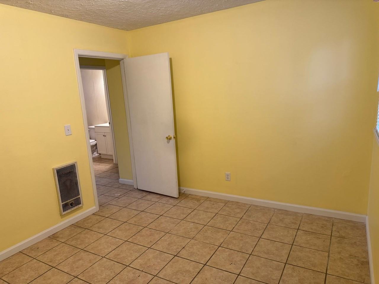 3411 W Walnut St #3 - Photo 5 of 6