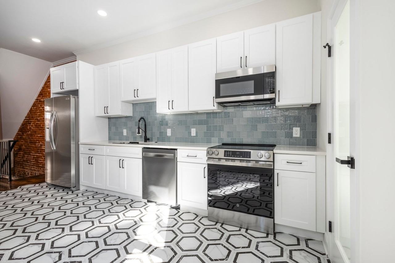 1925 N 32nd St - Photo 3 of 48