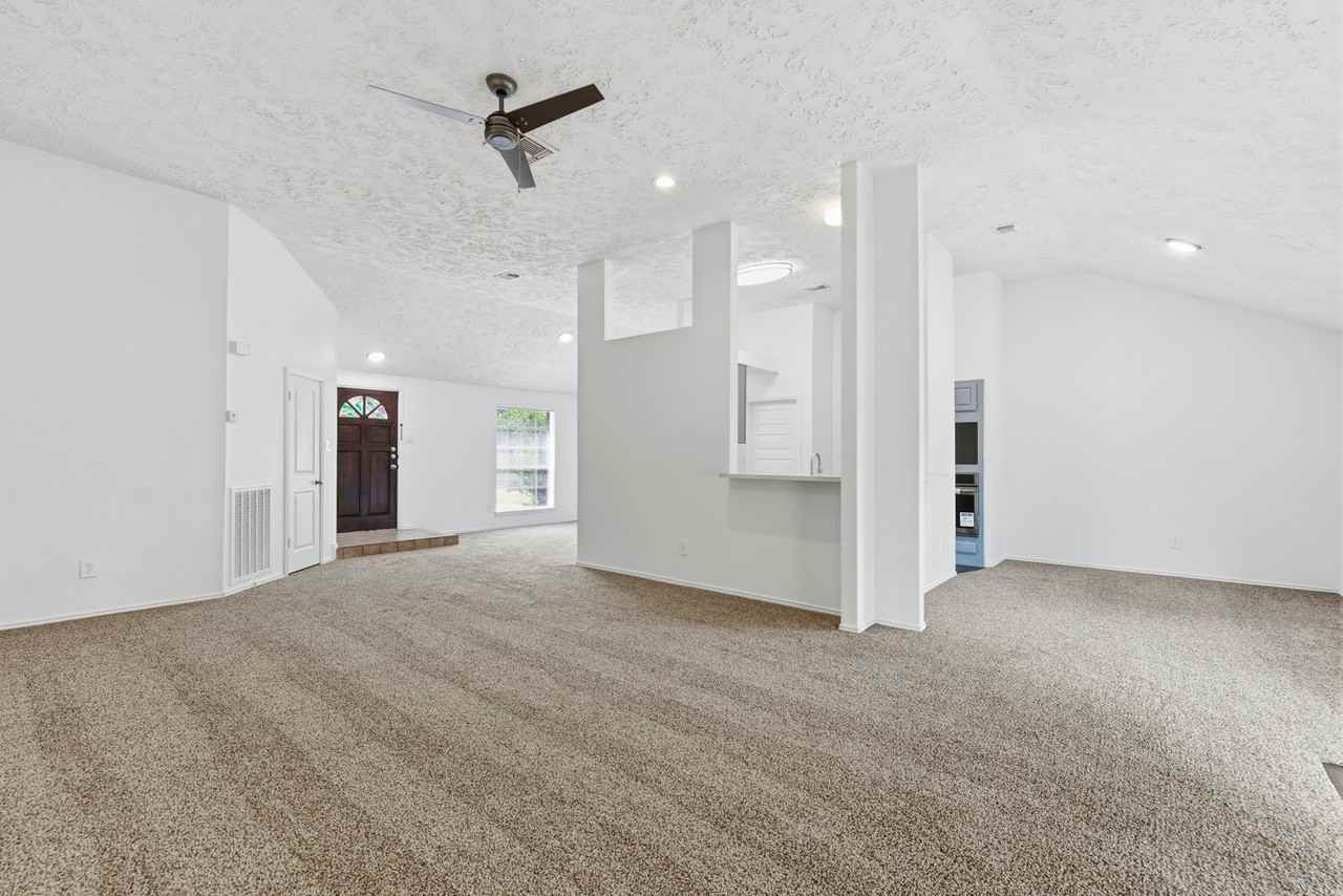 16826 Carbridge Dr - Photo 4 of 27