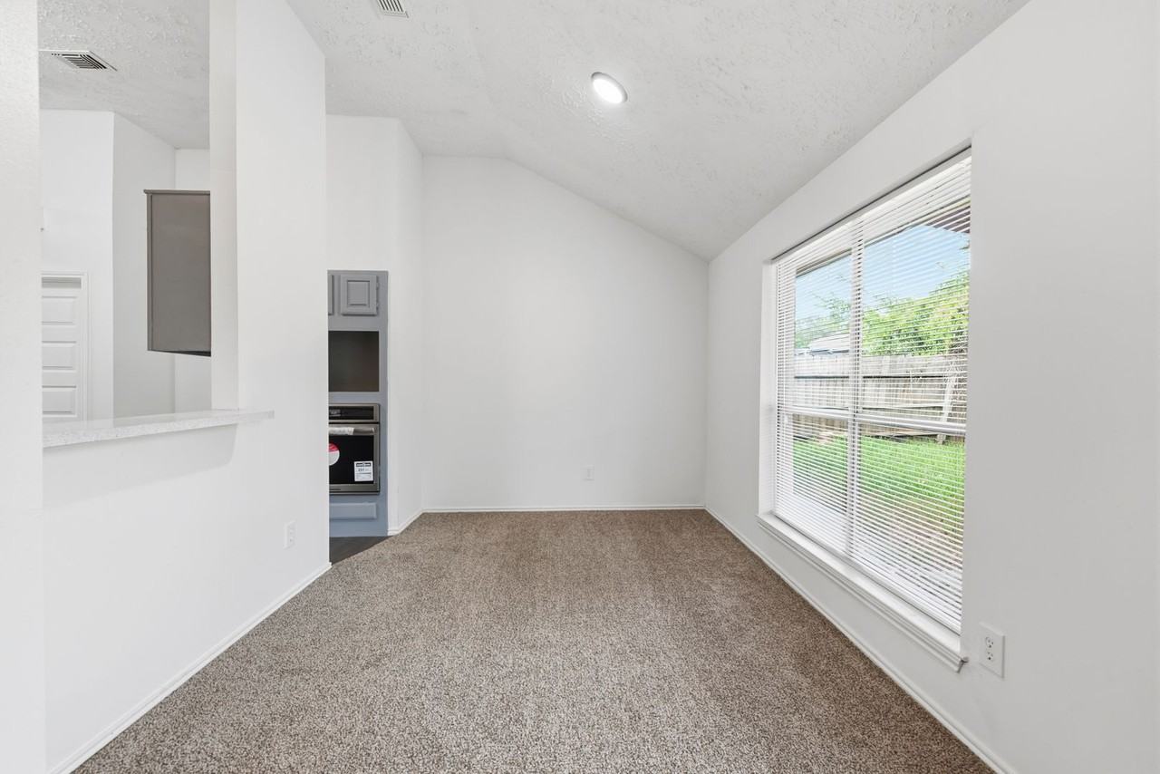 16826 Carbridge Dr - Photo 7 of 27