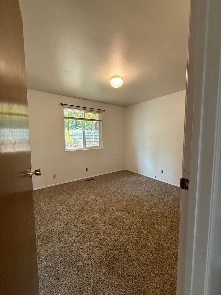 1116 Kenoyer Drive - Photo 3 of 9