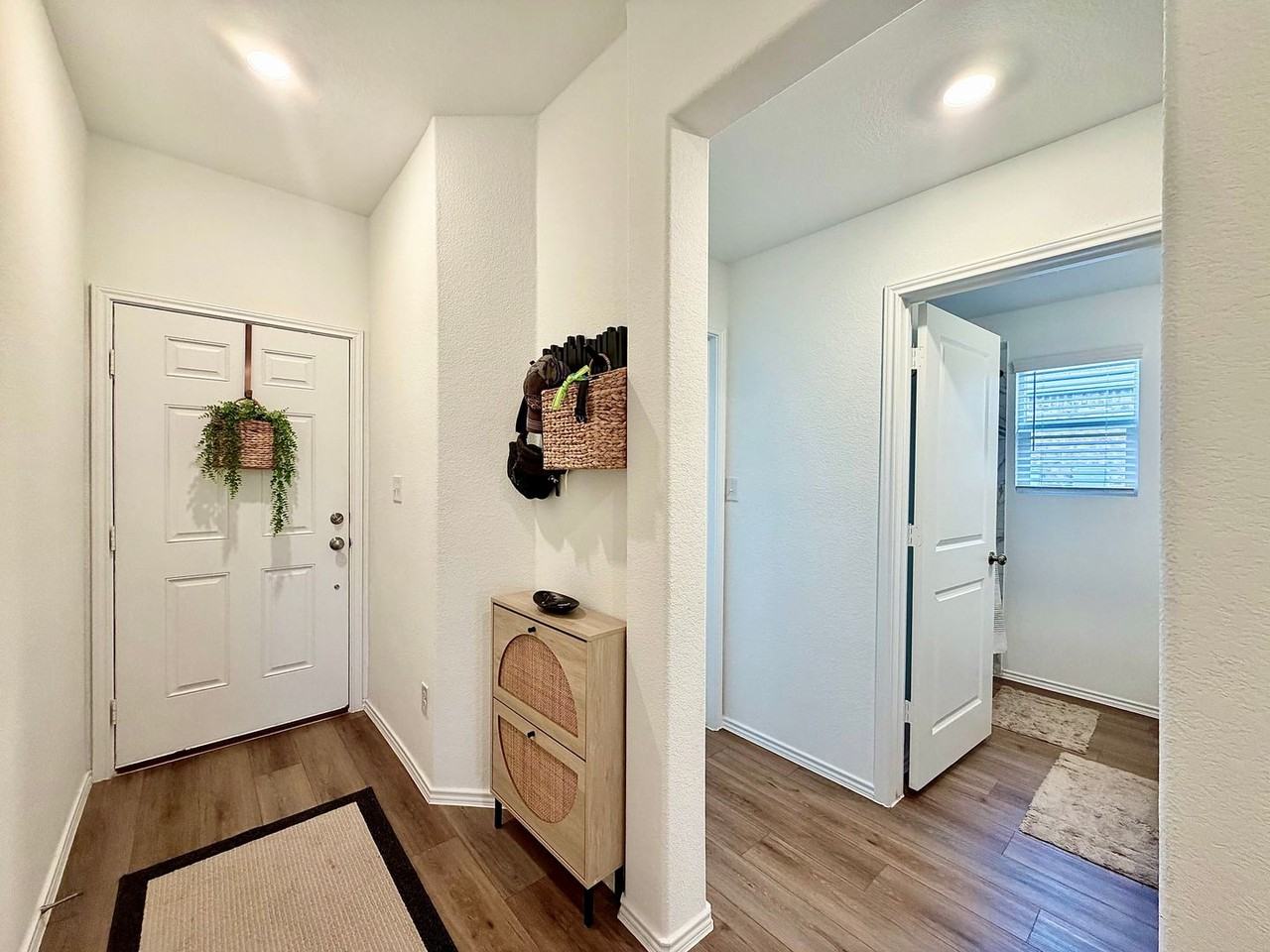 209 Sonterra Drive - Photo 3 of 20