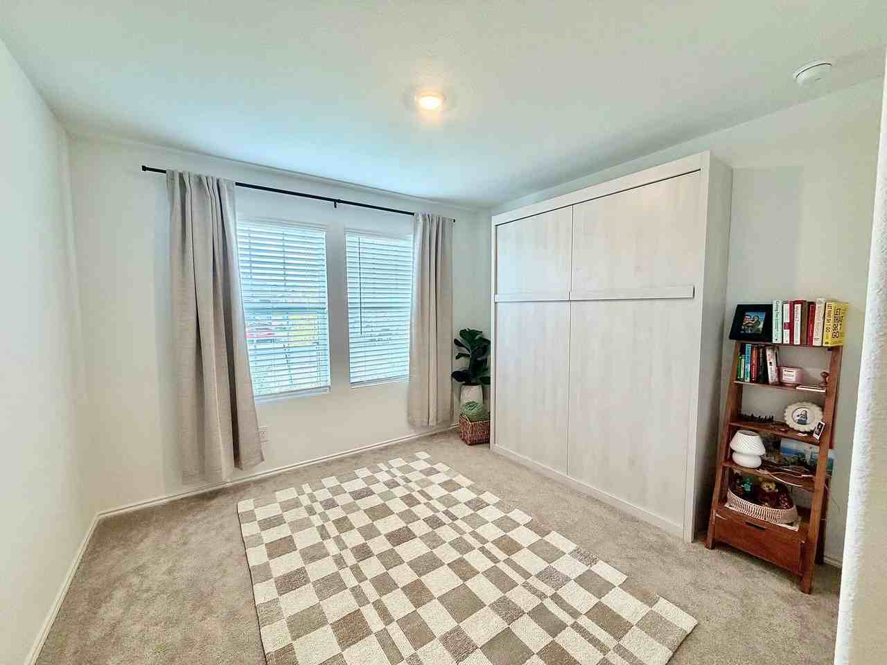 209 Sonterra Drive - Photo 4 of 20