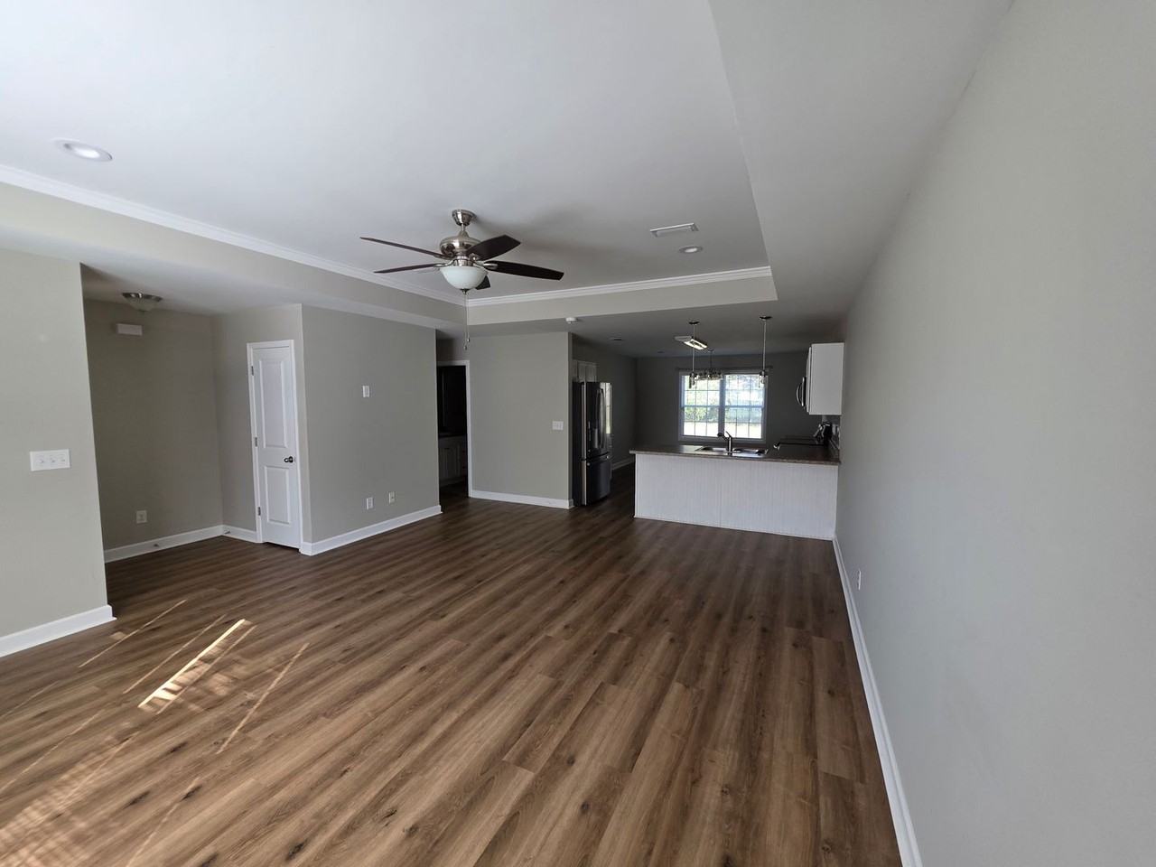 111 Richard St - Photo 3 of 17