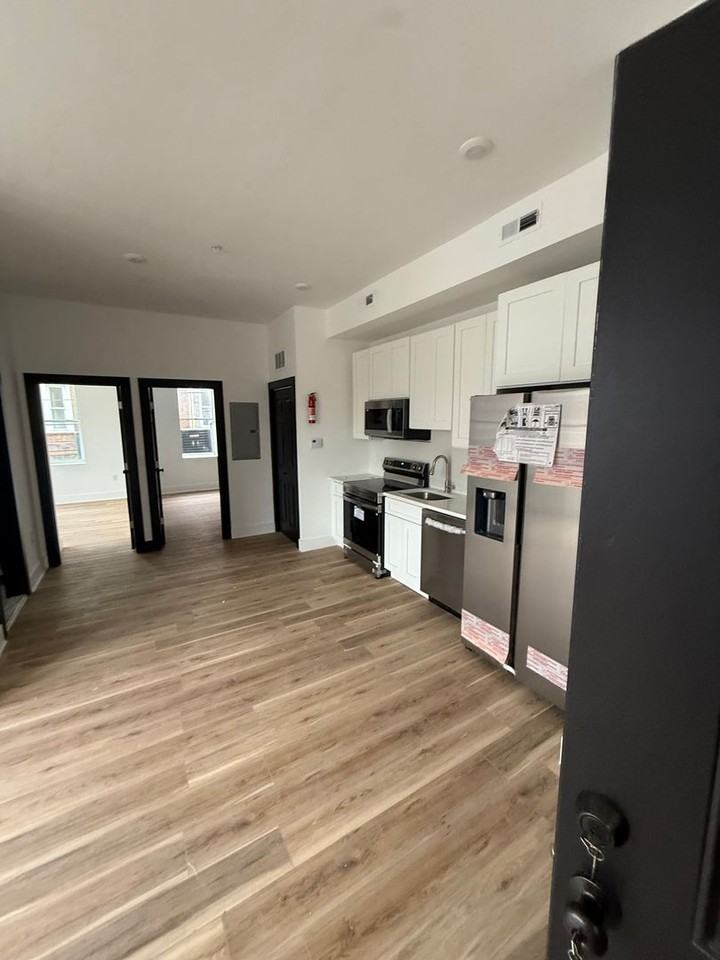 1543 N 33rd Street - Photo 3 of 9