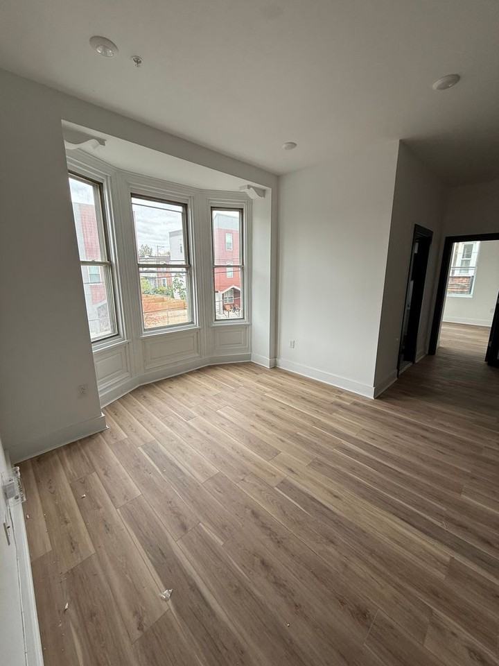 1543 N 33rd Street - Photo 7 of 9