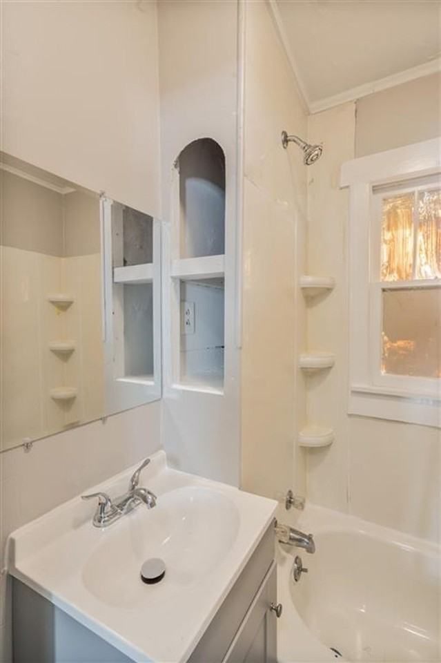 403 Mckenna St - Photo 2 of 6