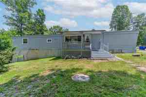 featured image of 220 Lakeshore Drive