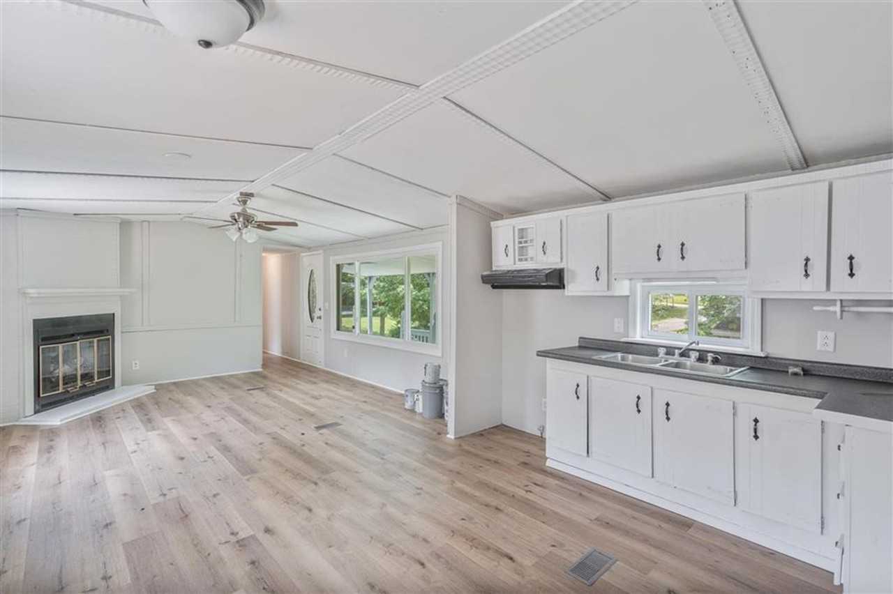 220 Lakeshore Drive - Photo 2 of 9