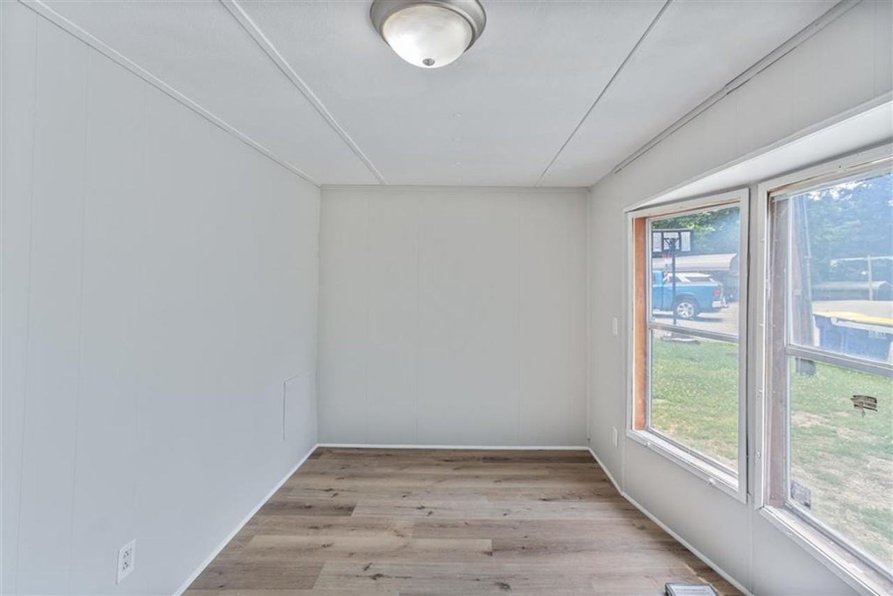 220 Lakeshore Drive - Photo 4 of 9