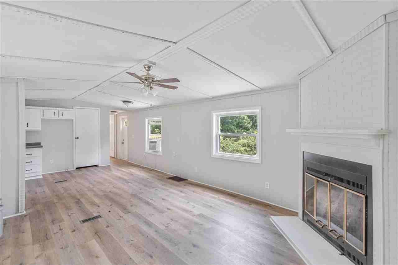 220 Lakeshore Drive - Photo 7 of 9