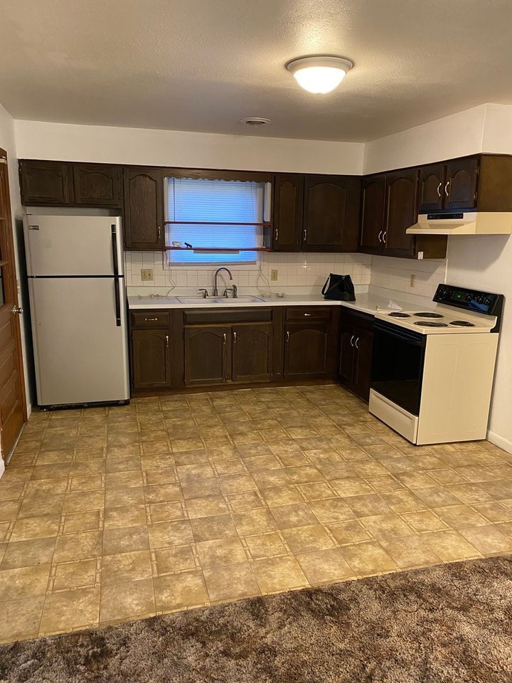 601 W Washington St - Photo 2 of 11