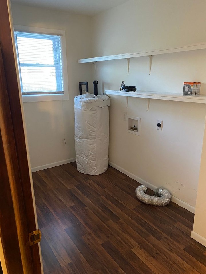 601 W Washington St - Photo 3 of 11