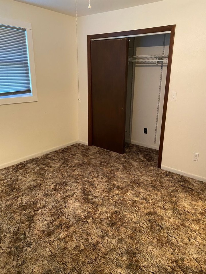 601 W Washington St - Photo 5 of 11