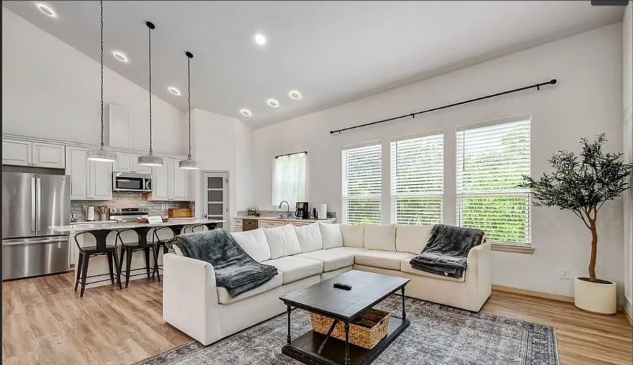 210 Cottage St - Photo 3 of 21