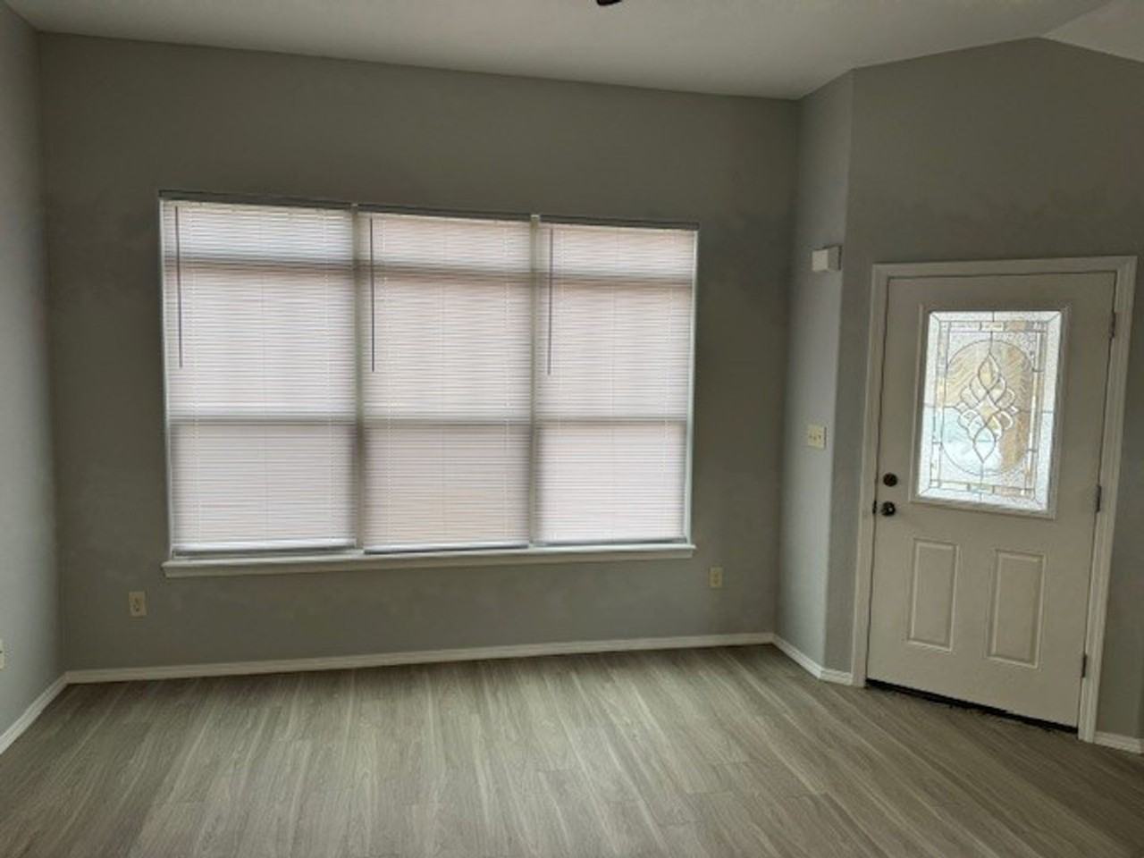 323 N Ninth St - Photo 2 of 12