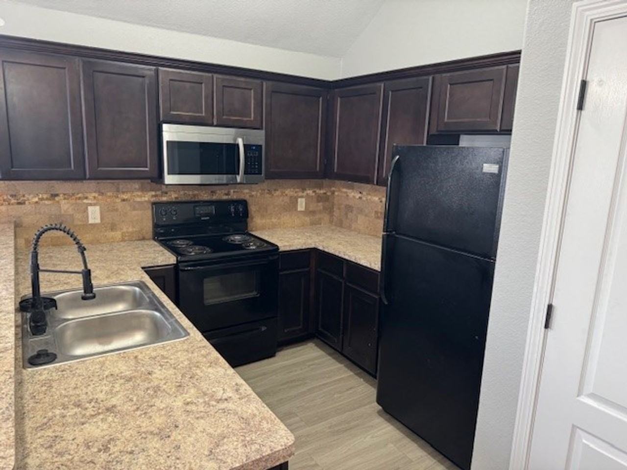 323 N Ninth St - Photo 5 of 12