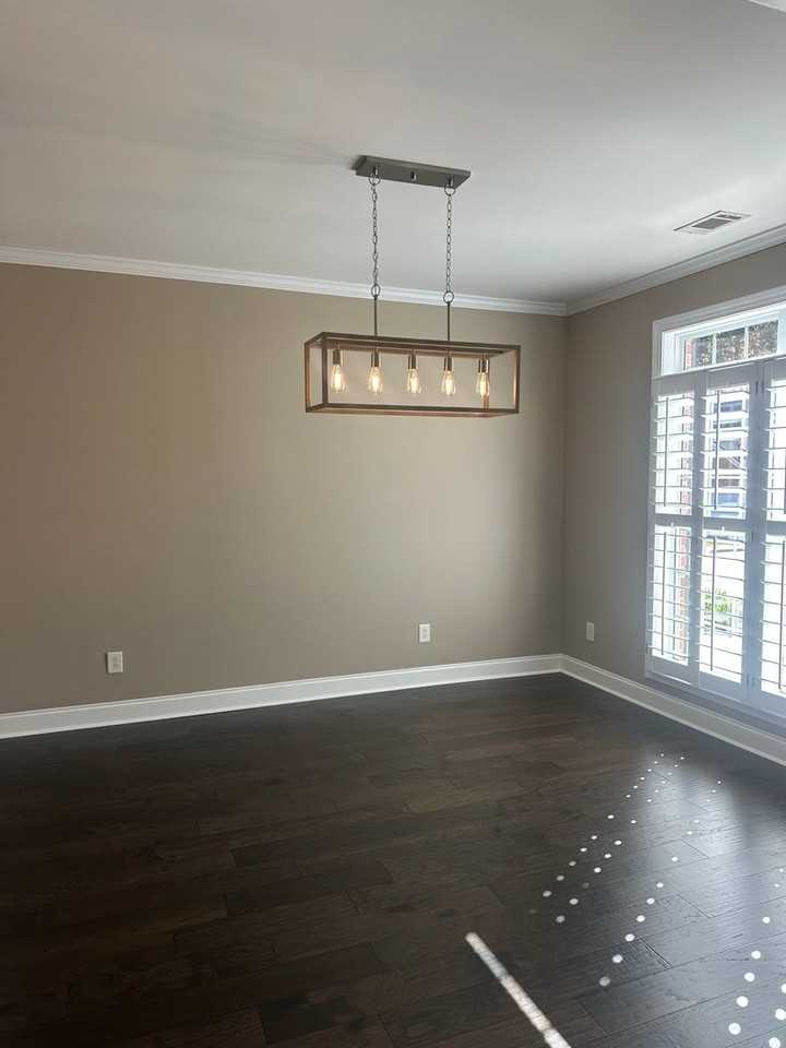 937 Brenau Point Dr - Photo 2 of 9