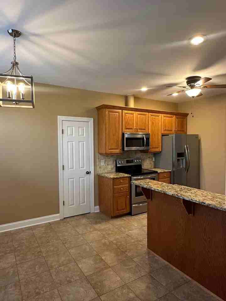 937 Brenau Point Dr - Photo 4 of 9