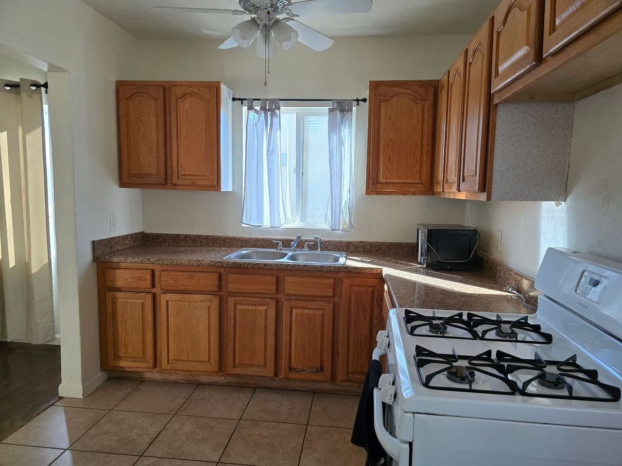 1710 S 11th Ave - Photo 5 of 14