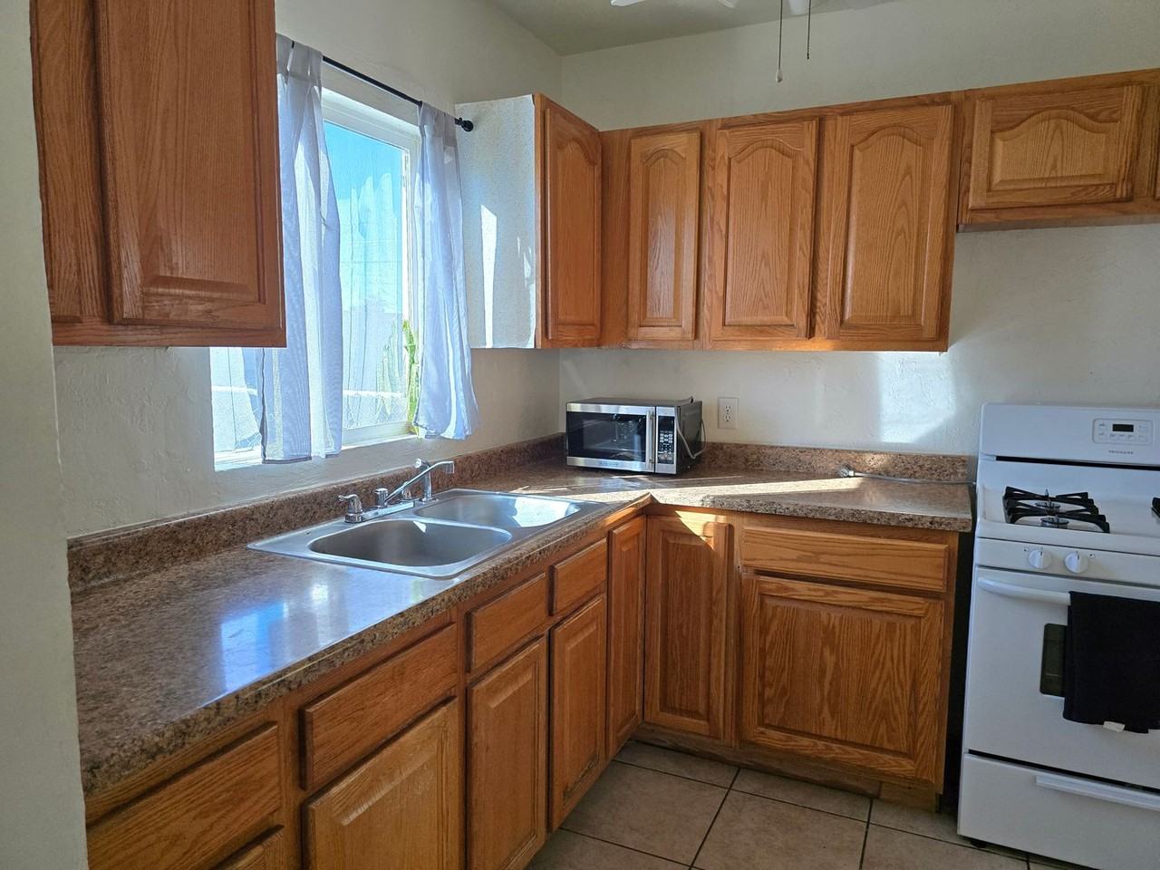 1710 S 11th Ave - Photo 7 of 14