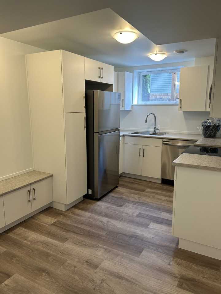 11935 46 St Nw Bsmt #11935BS - Photo 2 of 16