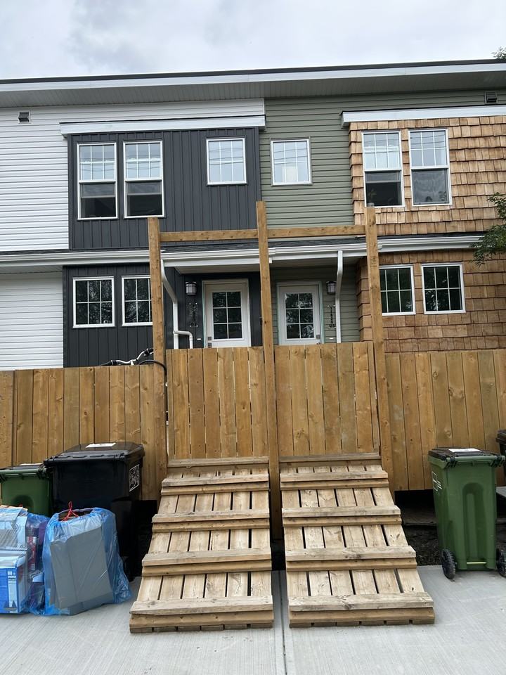 11820 61 Street NW - Full House #FULL - Photo 2 of 9