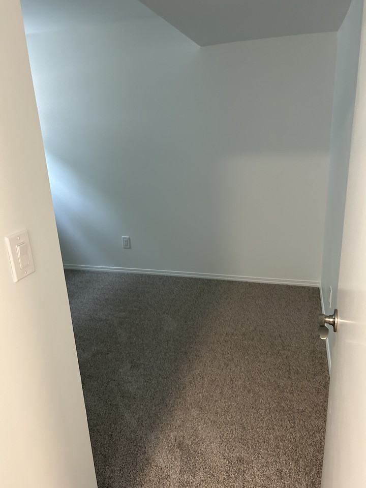 11820 61 Street NW - Full House #FULL - Photo 5 of 9