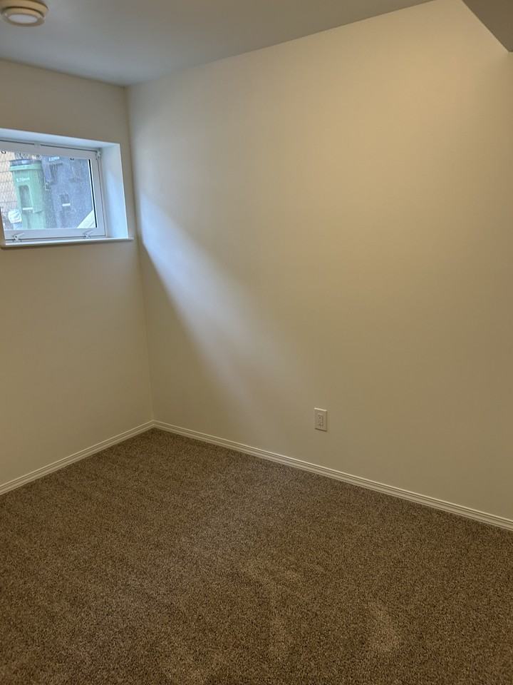 11820 61 Street NW - Full House #FULL - Photo 7 of 9